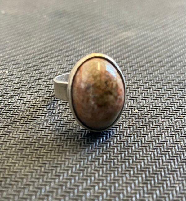 BAGUE EN JASPE BRUN